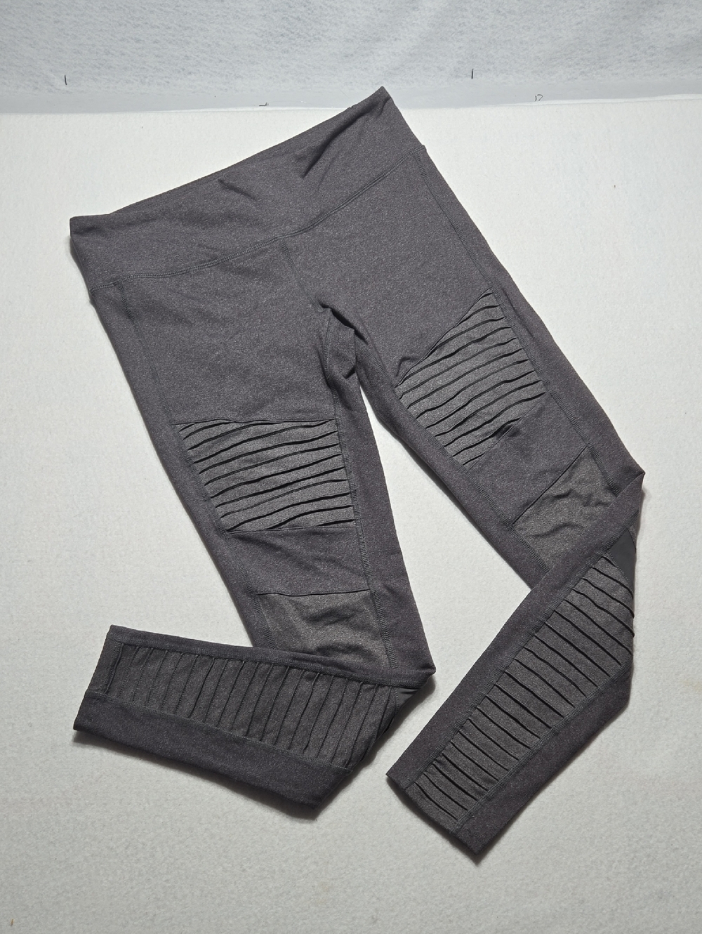 Alo Yogo Moto Leggins in Heather Gray